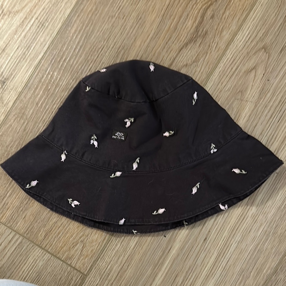 Lili Gaufrette tulip bucket hat t1 🌷